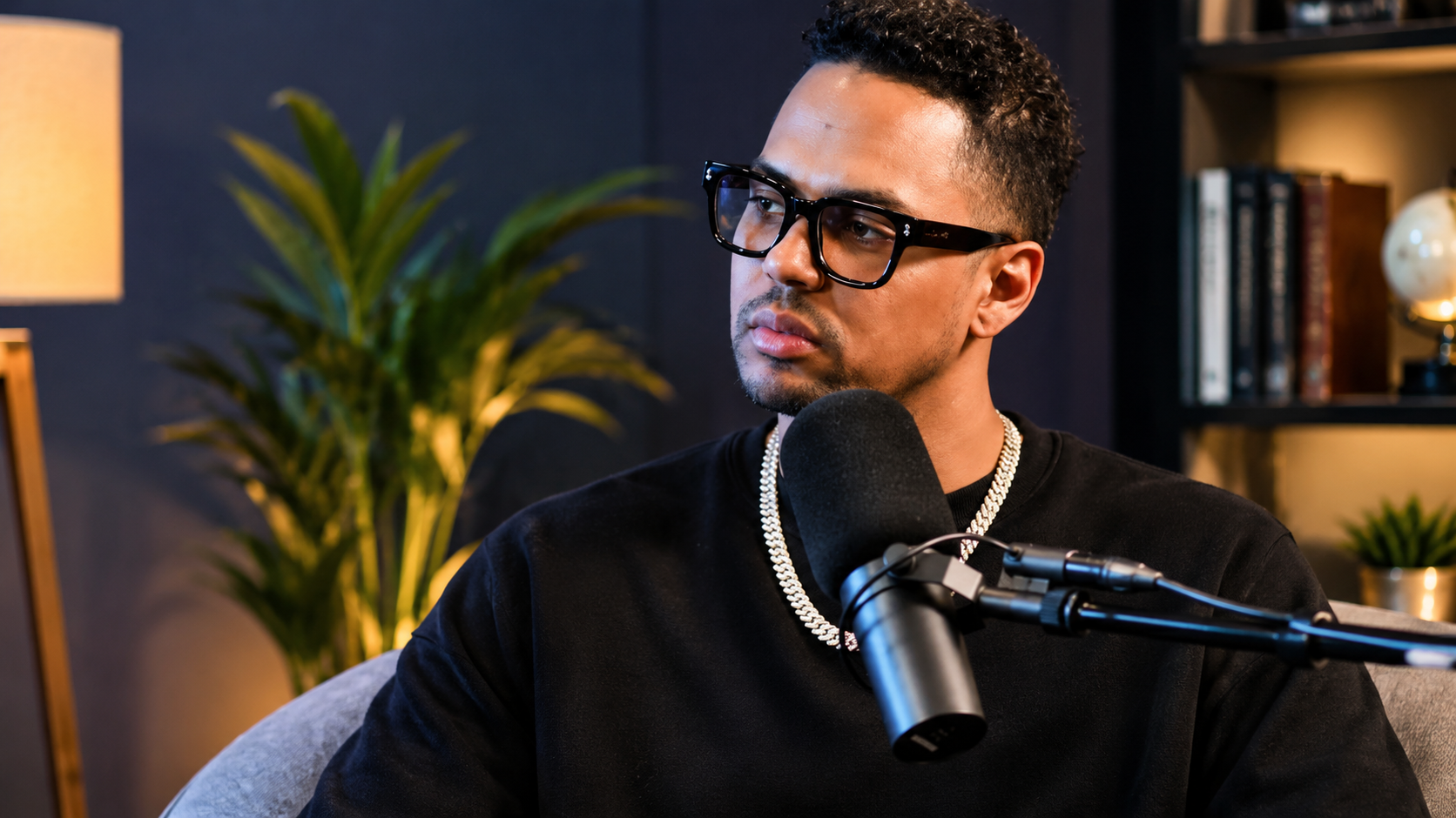 Alofoke net worth radio host in his broadcast studio
